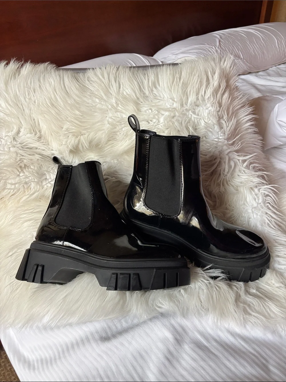 Chinese Laundry Black Patent Jenny Lug Sole Boots Size 7.5